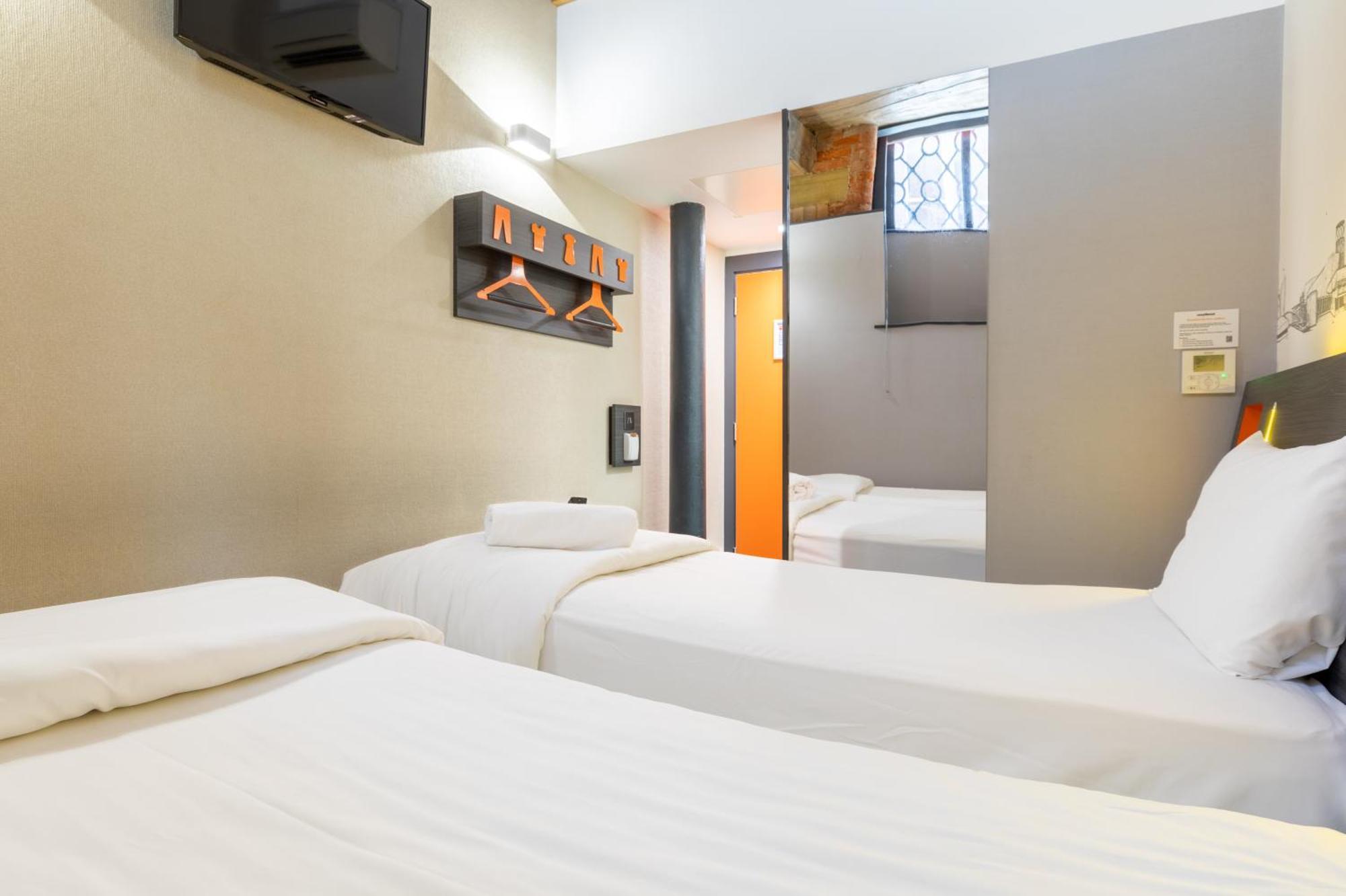 Easyhotel Manchester Exterior foto